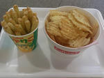 ポテりこ・サラダと揚げたてポテトチップス　しおバター味　うす切り