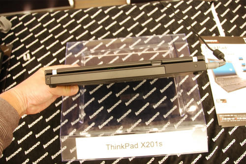 ThinkPad X201sを裏横から見る
