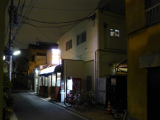 建物右より
