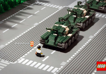 LEGOの広告で再現された「天安門事件」