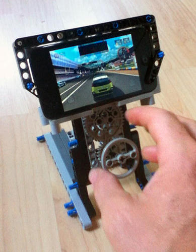 レゴでiPhoneレースゲーム用コントローラー
