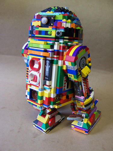 レゴ製極彩色のR2-D2
