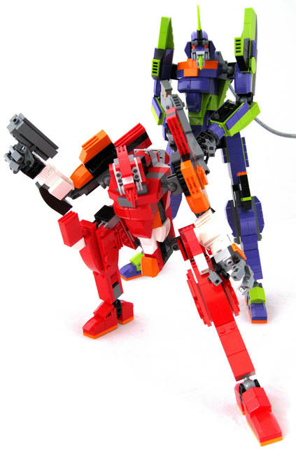 LEGO製のエヴァ初号機と弐号機