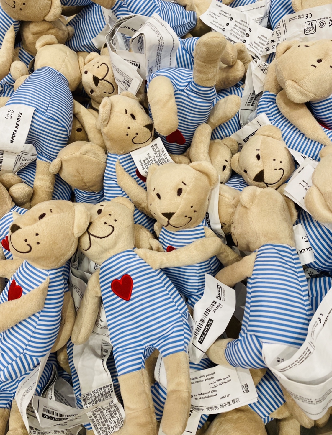 <br />とっても広い店内にカフェまで入っていました<br /><img src=