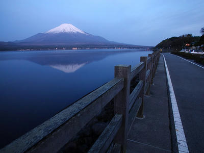 山中湖と富士山