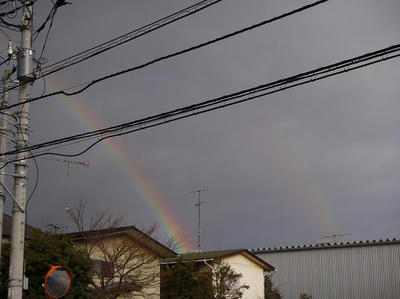 3月31日大荒れの空に出た虹。一部は二重の虹になっていた