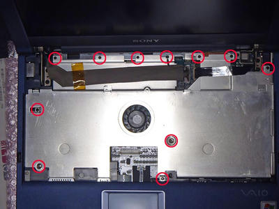 VAIO PCG-FR33の分解｜キーボード下の金属プレートを外す