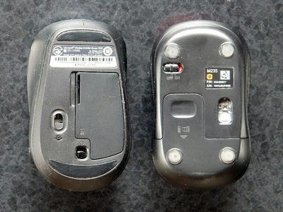 Microsoft Wireless Mobile Mouse 3500とロジクール ワイヤレスマウスM235rの裏面、センサー位置の違いに注目