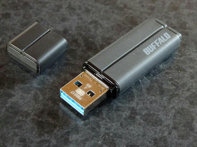 USBメモリ バッファロー RUF3-MB8G-BK本体