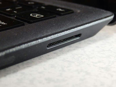 surface laptop2のインターフェイス右側