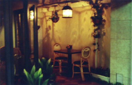 椅子とテーブル