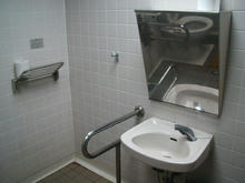 谷保第三公園多目的トイレ