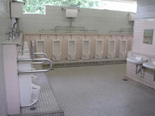 西武球場前駅 外トイレ