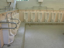 西武球場前駅　外トイレ