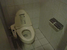 京王プラザホテル多摩　1階メインエントランストイレ