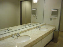 京王プラザホテル多摩　1階メインエントランストイレ