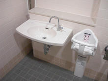 昭和公園　市営昭島球場ライトウイング多目的トイレ