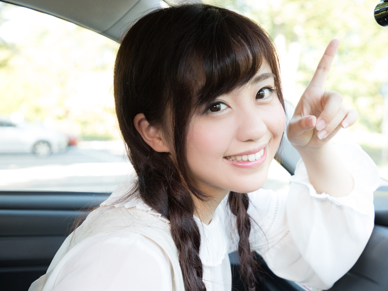 助手席の女子