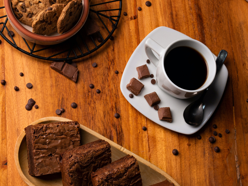チョコ菓子とコーヒー