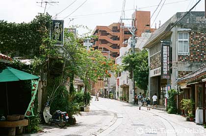 壺屋やちむん通り