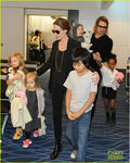 angelina-jolie-brad-pitt-kids-leaving-tokyo-02.jpg