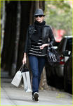 charlize-theron-shoe-shopping-pinkberry-03.jpg