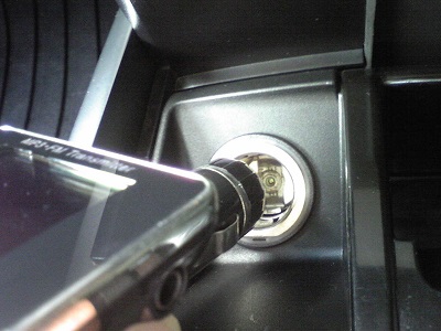 MP3プレーヤー本体をシガーソケットへ