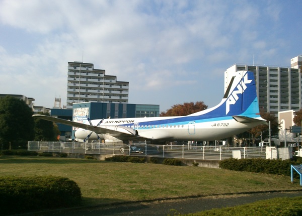 所沢駅前　YS-11