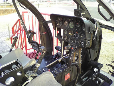 OH-6操縦席