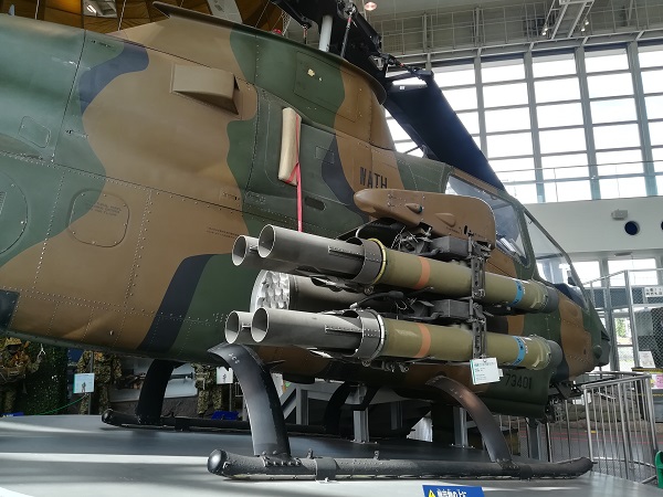 AH-1SのTOWミサイルランチャー