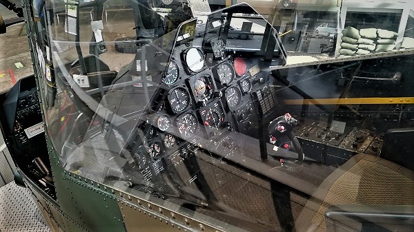 AH-1Sの後席