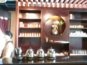 茶筒がたくさん置いてありました