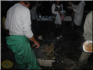 最後のしめは特製ヤキソバでやんす