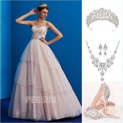 bijoux et escarpins pour une robe de mariée rose pale bustier coeur 2019