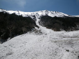 05131212-ichi-no-sawa-debris.jpg