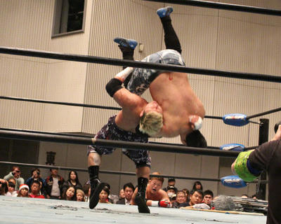 星野、竹田vs伊東、高橋
