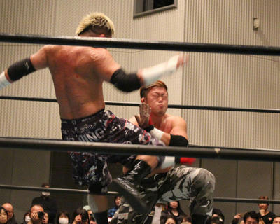 星野、竹田vs伊東、高橋