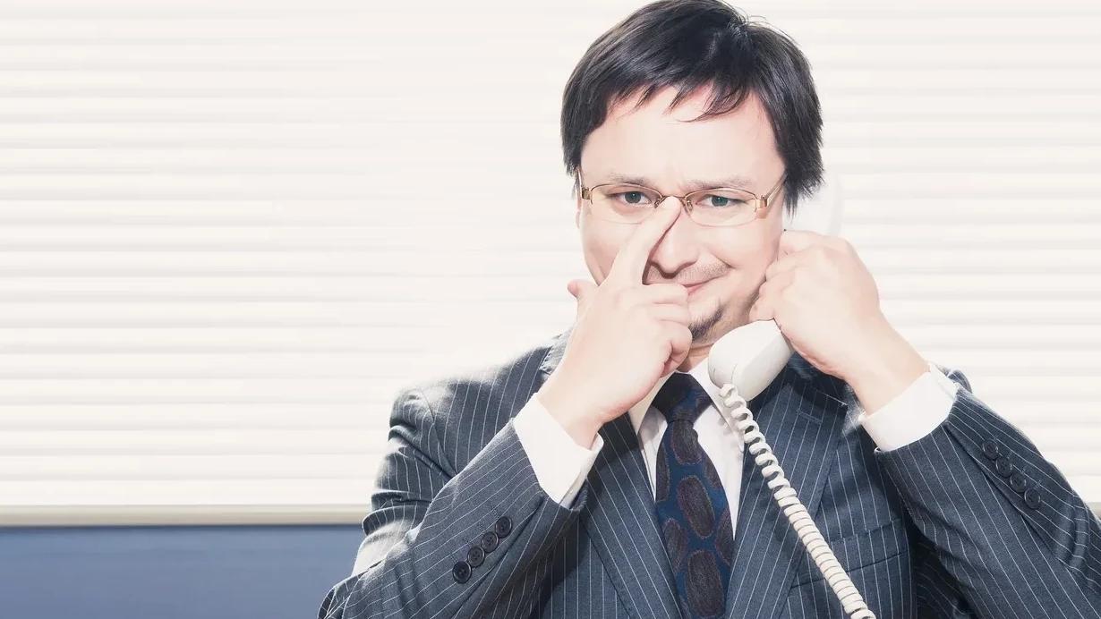 Titan FX サポート: 電話でのお問い合わせ方法と国際電話料金について