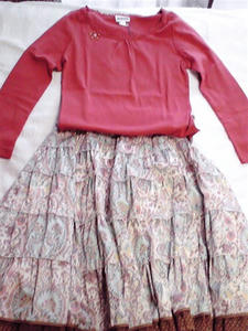 カットソーとスカート