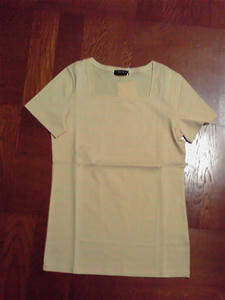 スクエアネック