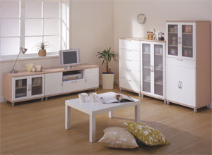 ■柔らかさを与えるエッジデザイン。ナチュラルとホワイトの色合いが上品な印象を与え、角をラウンドにしたエッジデザインがやわらかい空間を作りだします。■低ホルムアルデヒド。シックハウス症候群の原因と言われるホルムアルテビトは、建材のみならず、家具の芯材や塗装にも含まれています。お部屋の環境を健康的にするために、こちらの商品は全て低ホルムアルデヒドＥ1基準をクリアしています。