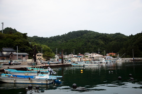 竹浦漁港をのぞむ。