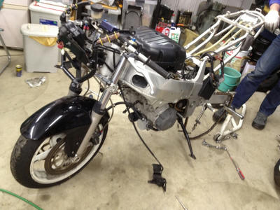 エンジン載っかりました