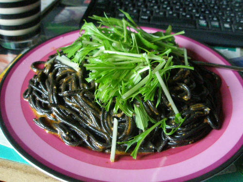 ８５８夜　和風イカスミ・トマトバジリコ・パスタ