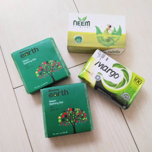 【背中ニキビに】ニーム石けんの効果は？独特な香りの正体と正直な使用感