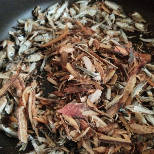 ズボラ主婦の自家製だし粉　材料の乾煎り