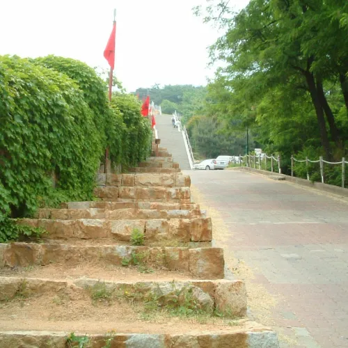 華城　城郭への道