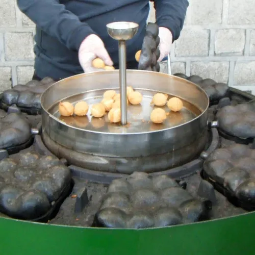徳寿宮　露店　ホドゥグァジャ（クルミ饅頭）