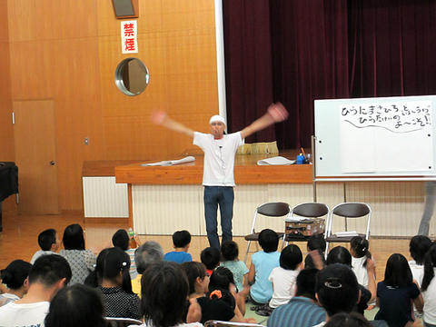 えほんライブ