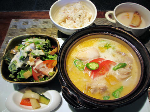 Kitchen GADO GADOでランチ